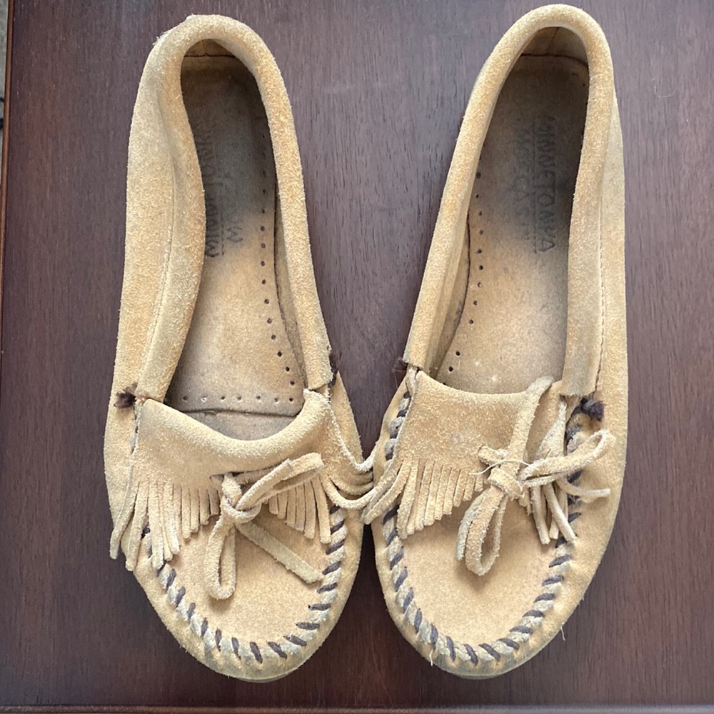 Minnetonka Classic Moccasins in Tan Suede With Rubber Soles - Size 7